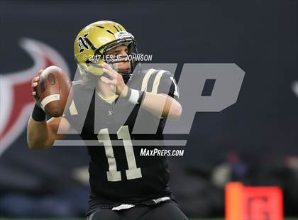 Thumbnail 2 in Manvel vs. Nederland (UIL 5A D1 Quarterfinal) photogallery.