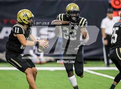 Thumbnail 3 in Manvel vs. Nederland (UIL 5A D1 Quarterfinal) photogallery.