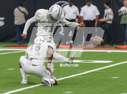 Thumbnail 3 in Manvel vs. Nederland (UIL 5A D1 Quarterfinal) photogallery.