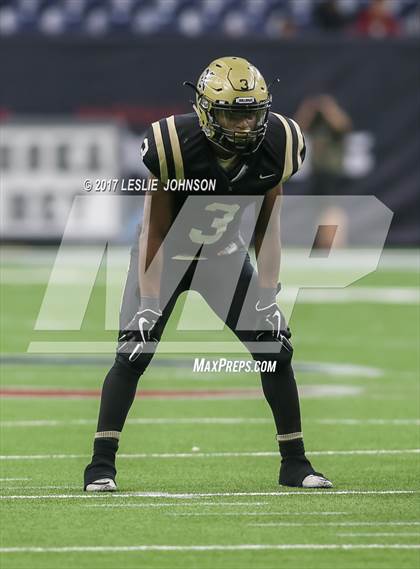 Thumbnail 3 in Manvel vs. Nederland (UIL 5A D1 Quarterfinal) photogallery.
