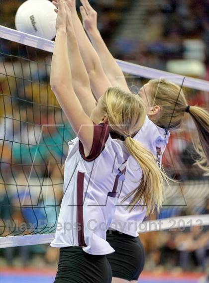 Thumbnail 1 in Caliche vs. Idalia (CHSAA 1A Pool II) photogallery.