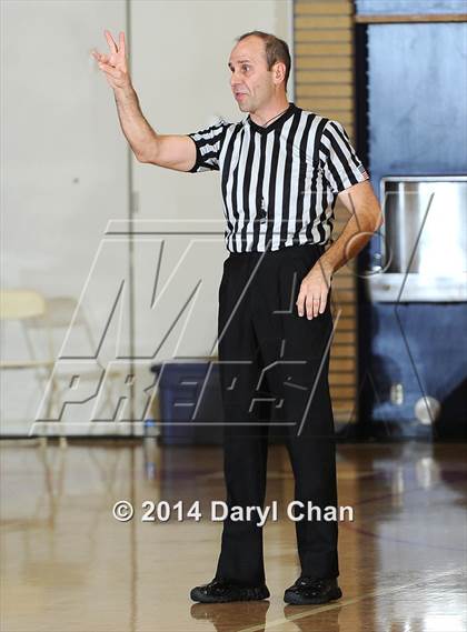 Thumbnail 2 in Maranatha vs Oak Park (Rose City Roundball Classic) photogallery.