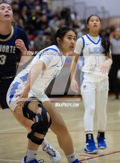 Thumbnail 3 in Del Norte vs. La Jolla Country Day (CIF SDS Girls Championship) photogallery.