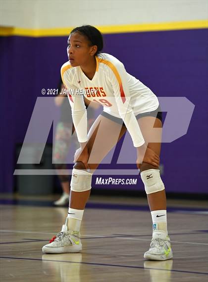 Thumbnail 2 in Vista Murrieta vs. Cathedral Catholic (Durango Fall Classic) photogallery.