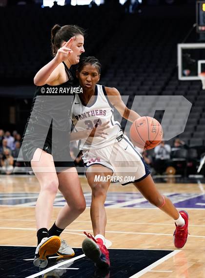 Thumbnail 3 in San Joaquin Memorial vs. Sage Hill (CIF State Division II Final) photogallery.