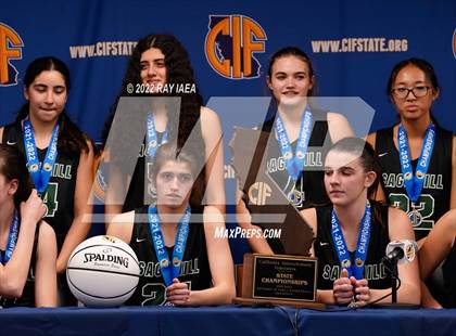 Thumbnail 2 in San Joaquin Memorial vs. Sage Hill (CIF State Division II Final) photogallery.