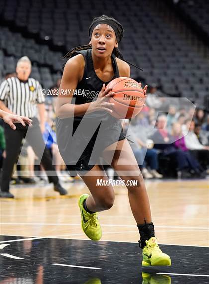 Thumbnail 3 in San Joaquin Memorial vs. Sage Hill (CIF State Division II Final) photogallery.