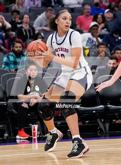 Thumbnail 2 in San Joaquin Memorial vs. Sage Hill (CIF State Division II Final) photogallery.