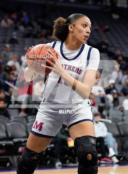Thumbnail 2 in San Joaquin Memorial vs. Sage Hill (CIF State Division II Final) photogallery.