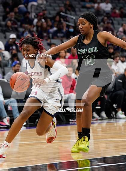 Thumbnail 3 in San Joaquin Memorial vs. Sage Hill (CIF State Division II Final) photogallery.