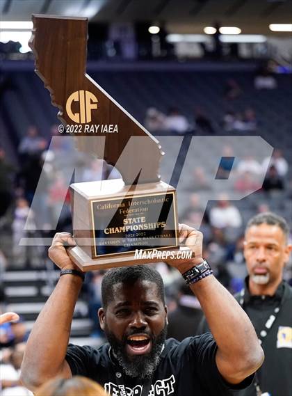 Thumbnail 3 in San Joaquin Memorial vs. Sage Hill (CIF State Division II Final) photogallery.