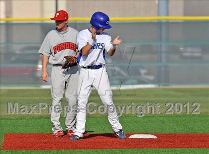 Thumbnail 3 in Gunter vs. Ponder (UIL 2A Region 2 Quarterfinal Playoff) photogallery.
