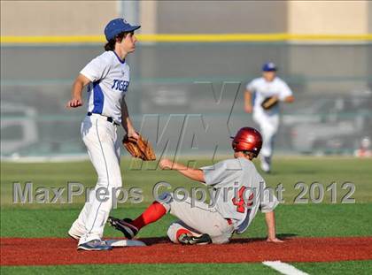 Thumbnail 2 in Gunter vs. Ponder (UIL 2A Region 2 Quarterfinal Playoff) photogallery.