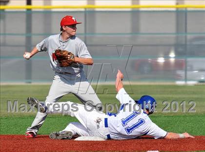 Thumbnail 3 in Gunter vs. Ponder (UIL 2A Region 2 Quarterfinal Playoff) photogallery.