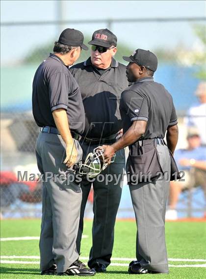 Thumbnail 2 in Gunter vs. Ponder (UIL 2A Region 2 Quarterfinal Playoff) photogallery.