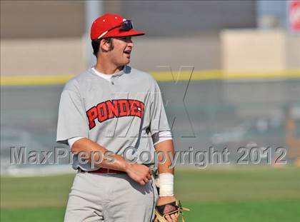 Thumbnail 1 in Gunter vs. Ponder (UIL 2A Region 2 Quarterfinal Playoff) photogallery.