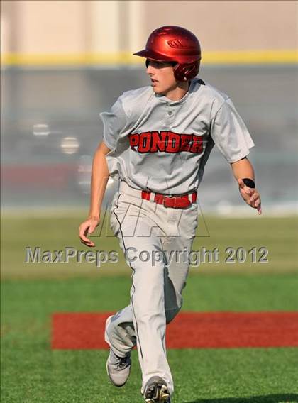 Thumbnail 3 in Gunter vs. Ponder (UIL 2A Region 2 Quarterfinal Playoff) photogallery.