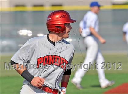 Thumbnail 3 in Gunter vs. Ponder (UIL 2A Region 2 Quarterfinal Playoff) photogallery.