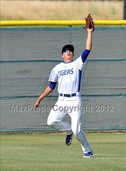 Thumbnail 1 in Gunter vs. Ponder (UIL 2A Region 2 Quarterfinal Playoff) photogallery.
