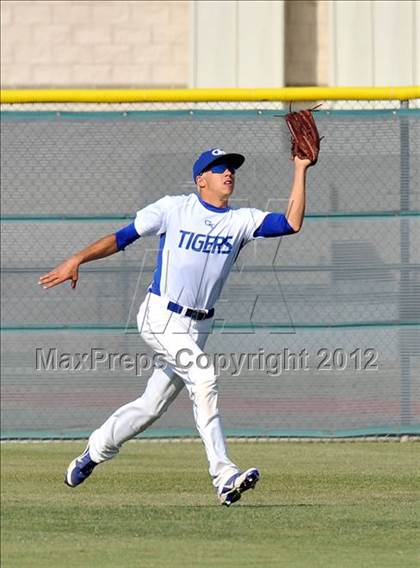 Thumbnail 3 in Gunter vs. Ponder (UIL 2A Region 2 Quarterfinal Playoff) photogallery.