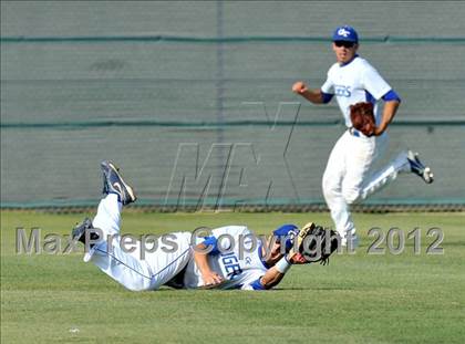 Thumbnail 2 in Gunter vs. Ponder (UIL 2A Region 2 Quarterfinal Playoff) photogallery.