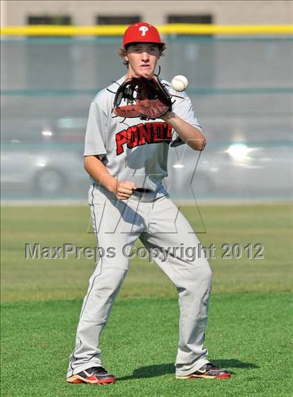 Thumbnail 1 in Gunter vs. Ponder (UIL 2A Region 2 Quarterfinal Playoff) photogallery.