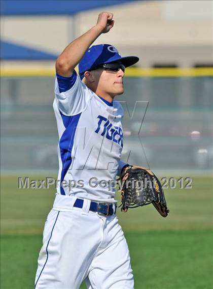 Thumbnail 3 in Gunter vs. Ponder (UIL 2A Region 2 Quarterfinal Playoff) photogallery.