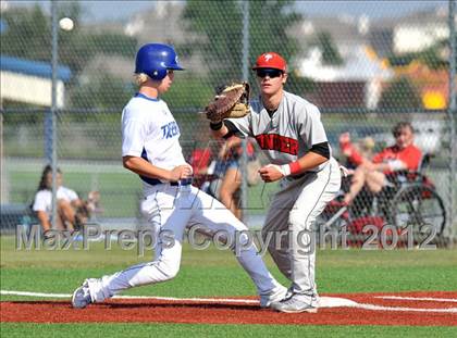 Thumbnail 2 in Gunter vs. Ponder (UIL 2A Region 2 Quarterfinal Playoff) photogallery.