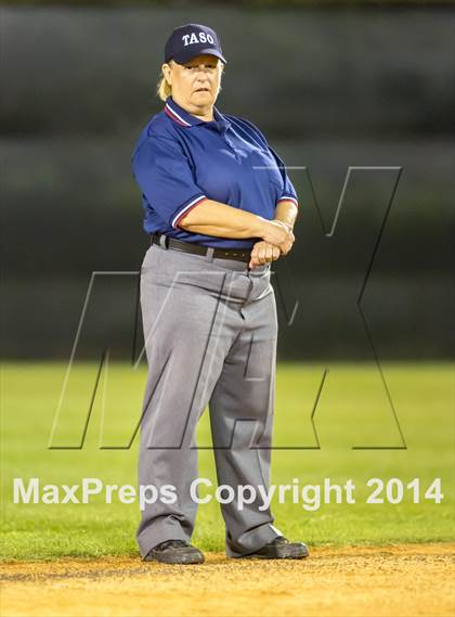 Thumbnail 3 in Barbers Hill vs. Dawson (UIL 4A Region 3 Regional Playoff) photogallery.