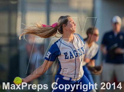 Thumbnail 3 in Barbers Hill vs. Dawson (UIL 4A Region 3 Regional Playoff) photogallery.
