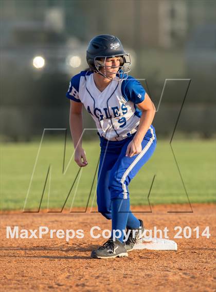 Thumbnail 2 in Barbers Hill vs. Dawson (UIL 4A Region 3 Regional Playoff) photogallery.