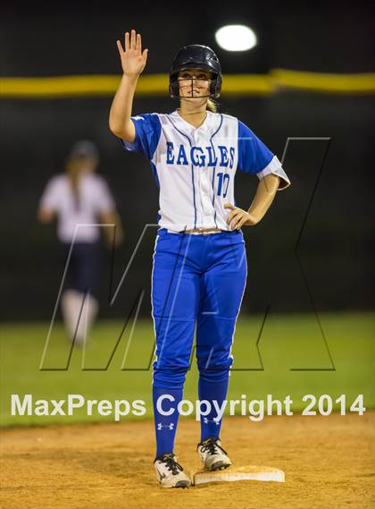 Thumbnail 3 in Barbers Hill vs. Dawson (UIL 4A Region 3 Regional Playoff) photogallery.