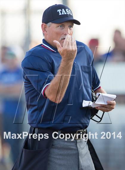 Thumbnail 3 in Barbers Hill vs. Dawson (UIL 4A Region 3 Regional Playoff) photogallery.