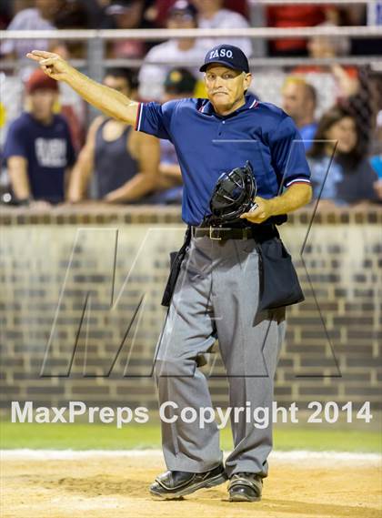 Thumbnail 3 in Barbers Hill vs. Dawson (UIL 4A Region 3 Regional Playoff) photogallery.