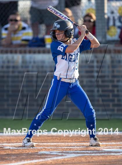 Thumbnail 3 in Barbers Hill vs. Dawson (UIL 4A Region 3 Regional Playoff) photogallery.