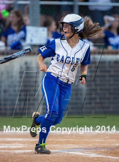 Thumbnail 2 in Barbers Hill vs. Dawson (UIL 4A Region 3 Regional Playoff) photogallery.