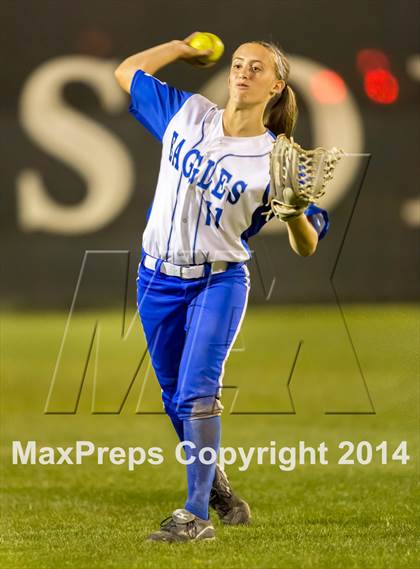 Thumbnail 2 in Barbers Hill vs. Dawson (UIL 4A Region 3 Regional Playoff) photogallery.
