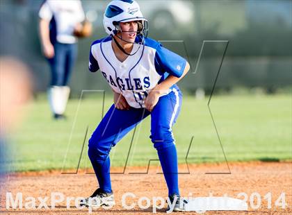 Thumbnail 2 in Barbers Hill vs. Dawson (UIL 4A Region 3 Regional Playoff) photogallery.