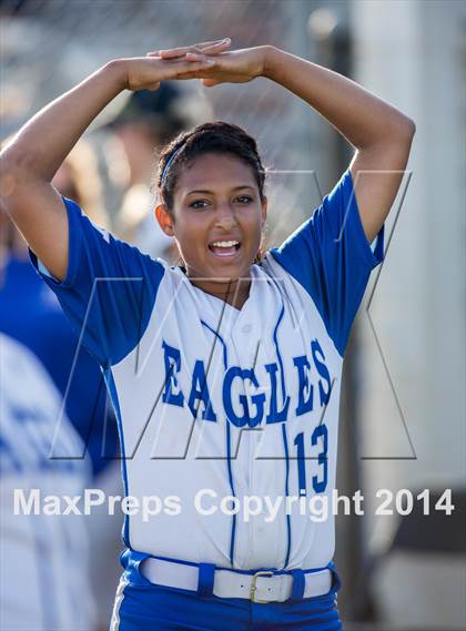 Thumbnail 3 in Barbers Hill vs. Dawson (UIL 4A Region 3 Regional Playoff) photogallery.