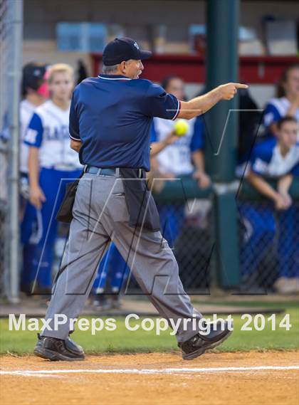 Thumbnail 3 in Barbers Hill vs. Dawson (UIL 4A Region 3 Regional Playoff) photogallery.