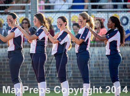 Thumbnail 3 in Barbers Hill vs. Dawson (UIL 4A Region 3 Regional Playoff) photogallery.