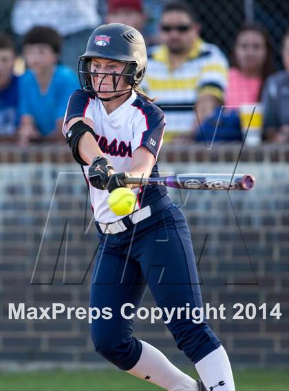 Thumbnail 3 in Barbers Hill vs. Dawson (UIL 4A Region 3 Regional Playoff) photogallery.