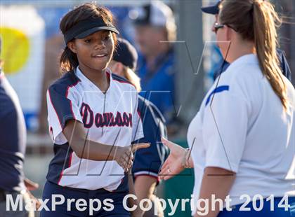 Thumbnail 3 in Barbers Hill vs. Dawson (UIL 4A Region 3 Regional Playoff) photogallery.