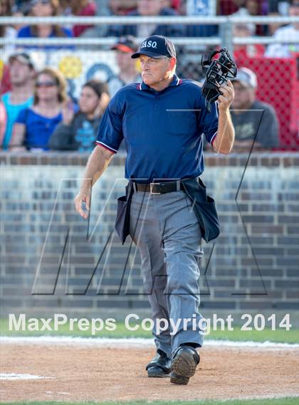Thumbnail 1 in Barbers Hill vs. Dawson (UIL 4A Region 3 Regional Playoff) photogallery.