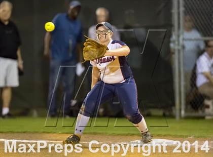 Thumbnail 3 in Barbers Hill vs. Dawson (UIL 4A Region 3 Regional Playoff) photogallery.