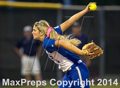 Thumbnail 3 in Barbers Hill vs. Dawson (UIL 4A Region 3 Regional Playoff) photogallery.