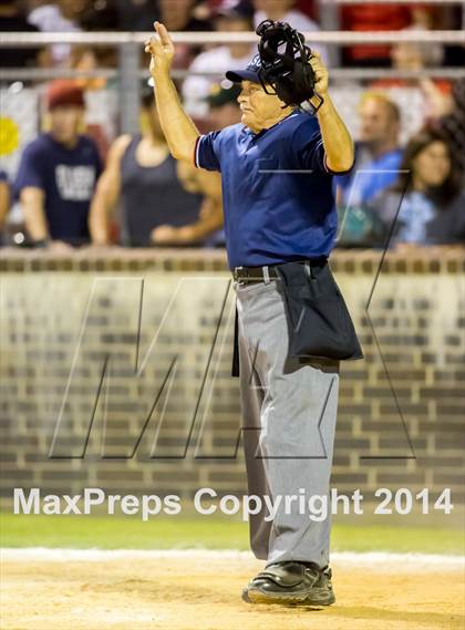 Thumbnail 1 in Barbers Hill vs. Dawson (UIL 4A Region 3 Regional Playoff) photogallery.