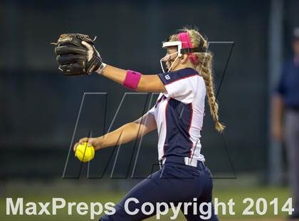 Thumbnail 1 in Barbers Hill vs. Dawson (UIL 4A Region 3 Regional Playoff) photogallery.