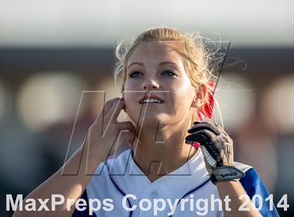 Thumbnail 2 in Barbers Hill vs. Dawson (UIL 4A Region 3 Regional Playoff) photogallery.