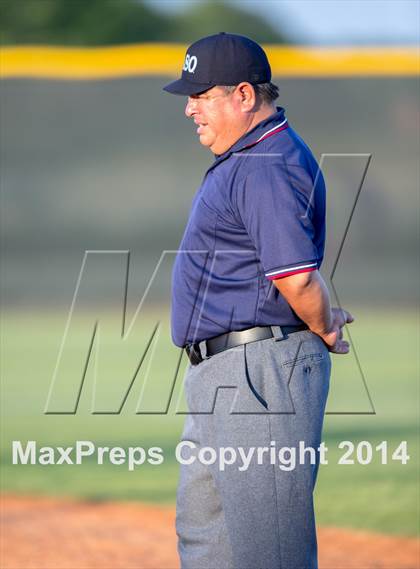 Thumbnail 1 in Barbers Hill vs. Dawson (UIL 4A Region 3 Regional Playoff) photogallery.